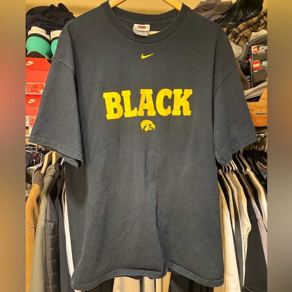 Vintage 90’s Iowa Hawkeye Nike Shirt